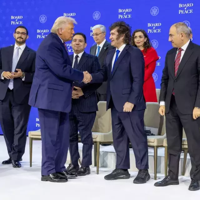 Davos Zirvesi'ne devlet başkanının giydiği ayakkabı damga vurdu