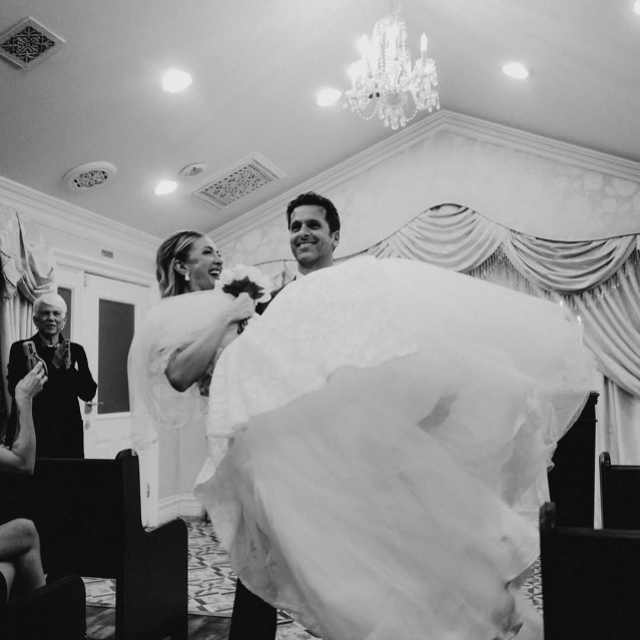 یاسمین کی آلن با مأمور سابق افبیآی در سکوت ازدواج کرد