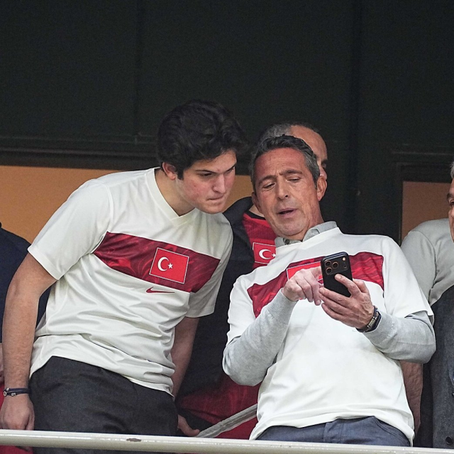 Ali Koç ve oğlu Türkiye-Romanya maçını beraber izledi! Mert Hakan detayı bomba
