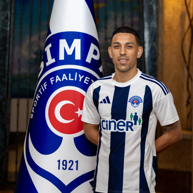 Fenerbahçe İrfan Can Kahveci ile yollarını ayırıyor