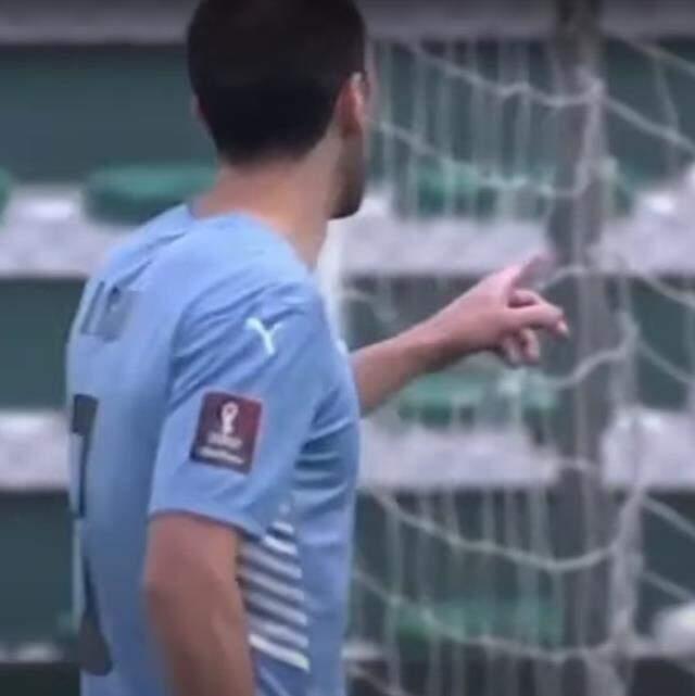 Uruguaylılar Muslera'yı sildi! Yediği goller sabırları taşırdı, takım kaptanından fırça yedi