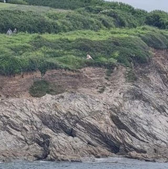Uçurumun kenarında cinsel ilişkiye giren 70 yaşındaki çift, restorandan görüntülendi
