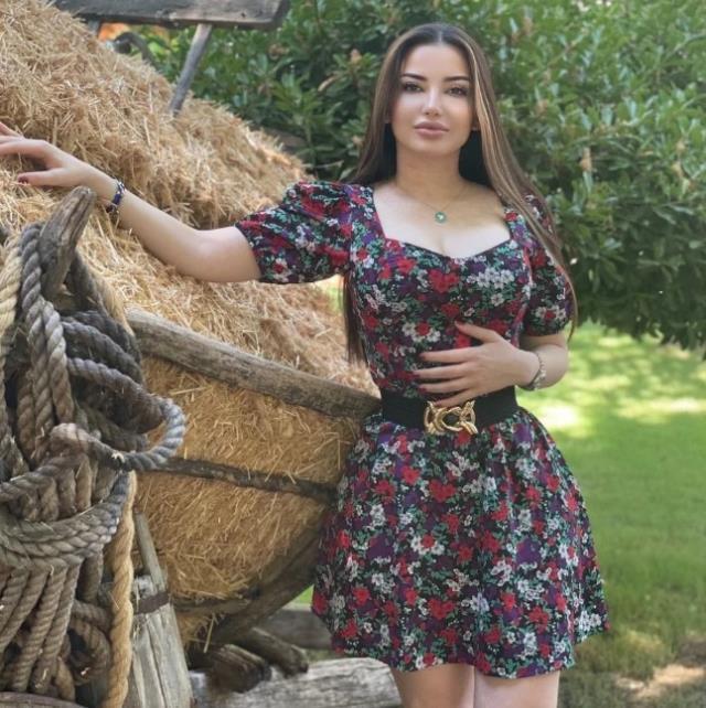 Cinsellikle ilgili her paylaşımı olay! Esra Ezmeci, kendisiyle ilgili herkesin merak ettiği soruyu yanıtladı