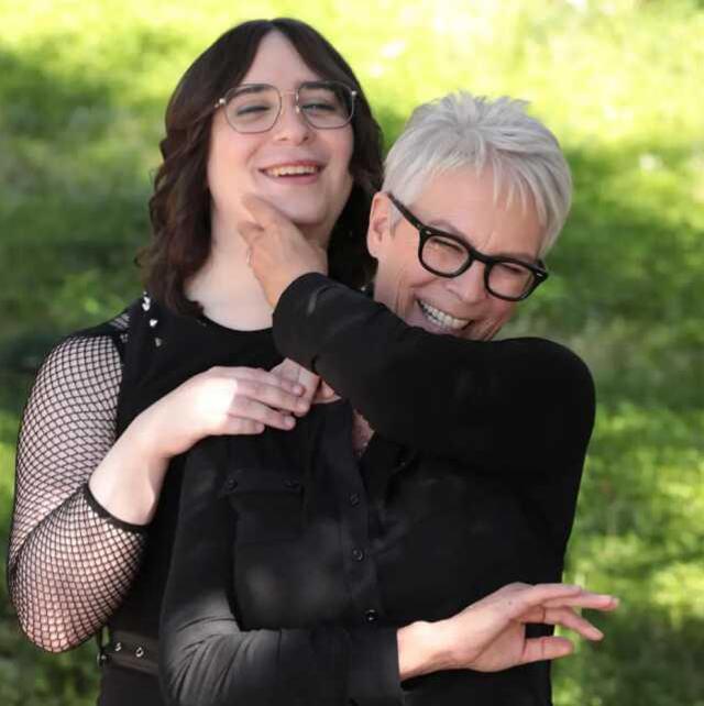 Oscar ödüllü oyuncu Jamie Lee Curtis, cinsiyet değiştiren oğlunu paylaştı