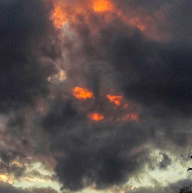 Bingöl'de gökyüzünde belirten görüntü akıllara Yüzüklerin Efendisi filmindeki 'Sauron' karakterini getirdi