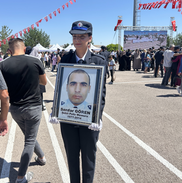 Şehit polisin kızı da polis oldu