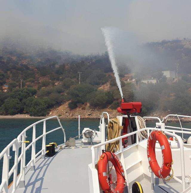 Bodrum'daki yangına müdahale sürüyor! Kova kova su taşıdılar