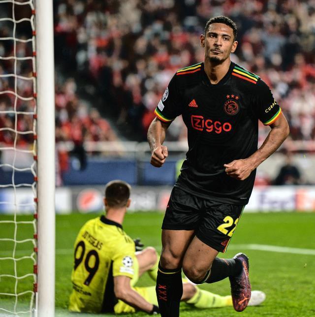 Şampiyonlar Ligi'nde gol düellosu! Benfica-Ajax maçı nefes kesti