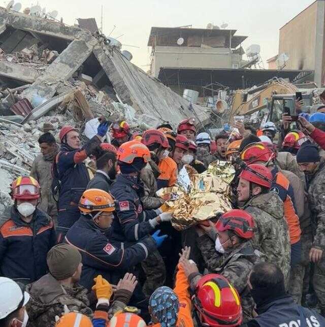Son Dakika: 278. saatte bir mucize daha! Hatay'da 1 kişi enkazdan sağ olarak çıkarıldı