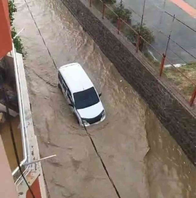 Şırnak'ta sel sularına kapılan 1'i çocuk 2 kişiyi çevredekiler kurtardı
