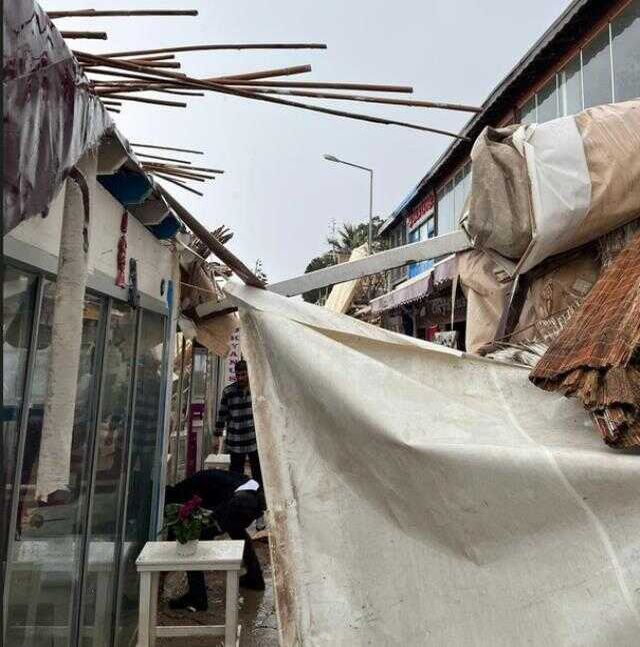 Bodrum'u fırtına vurdu, çatıları uçurdu, camları kırdı