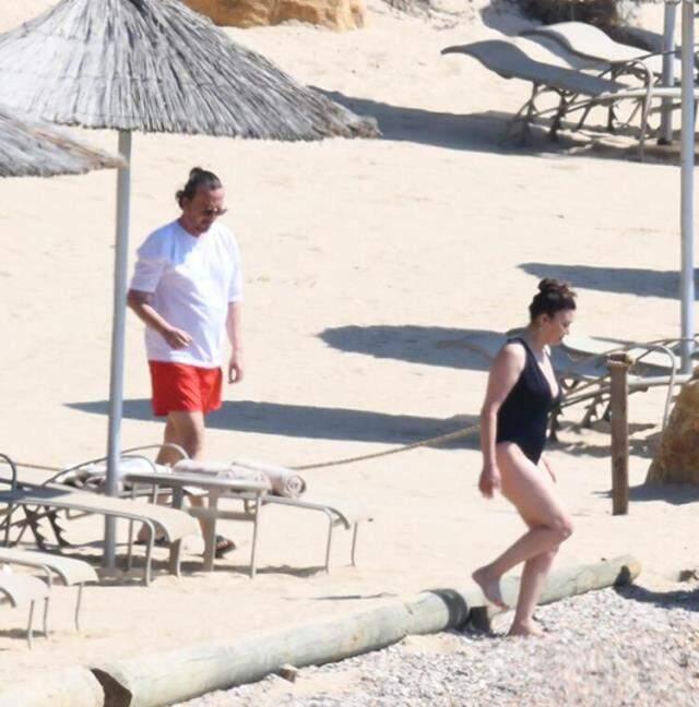 Siyah mayosuyla objektiflere takılan Nurgül Yeşilçay'ın fazla kiloları gözden kaçmadı