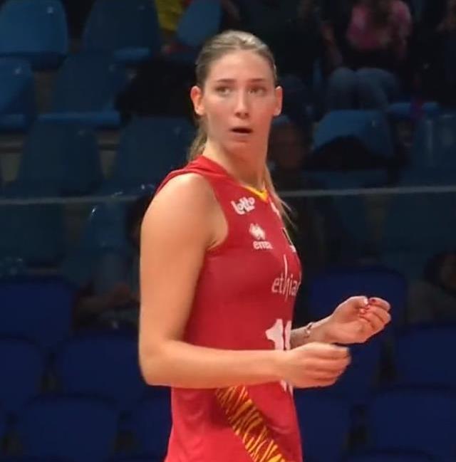 Hakem bile dondu kaldı! Belçika Kadın Voleybol Takımı maç oynanırken tüm dünyaya rezil oldu