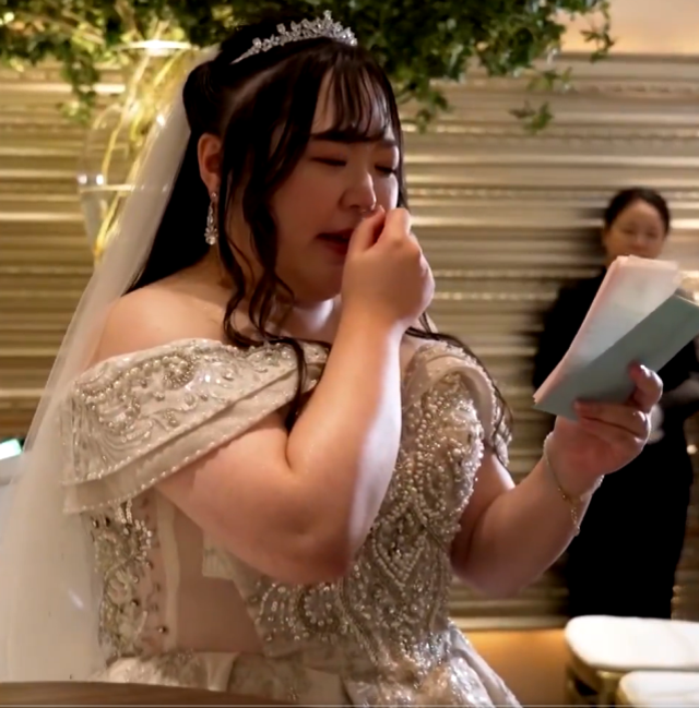 Japon kadın yapay zeka karakteri ile evlendi, gelinlik giyip düğün yaptı