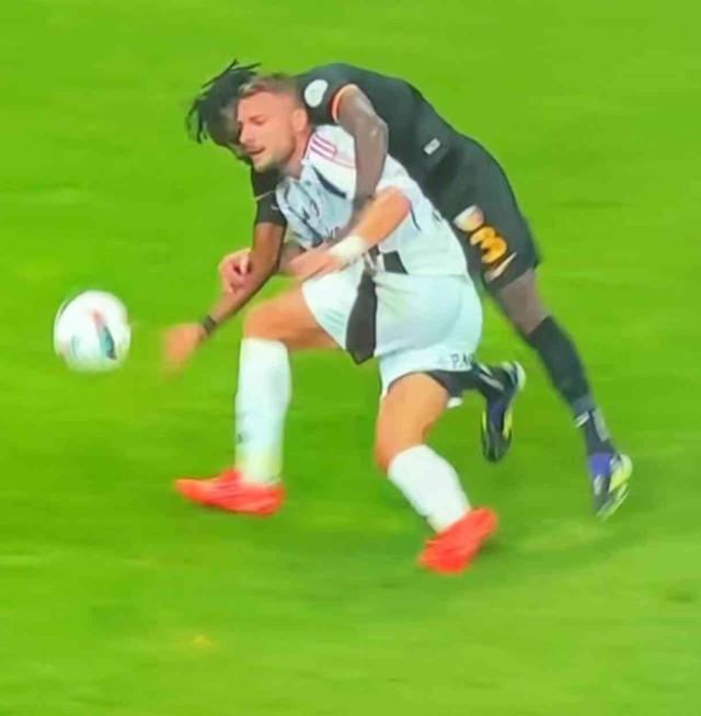 Herkes bunu tartışıyor! İşte Beşiktaş'ın penaltı beklediği pozisyon