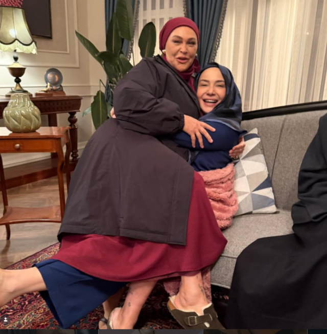 سِرِن سِرَنگیل با تعریف از دنیز اُغور که برای سریال حجاب اختیار کرد