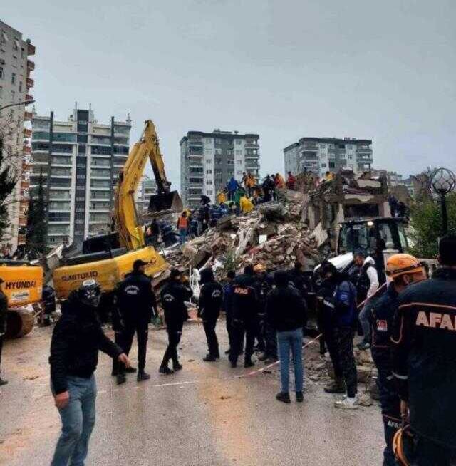 100 kişiye mezar olan apartmanın müteahhitti baba-kız aranıyor