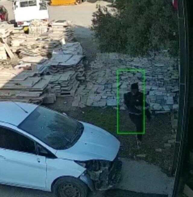 Cami çıkışı defalarca bıçaklandı