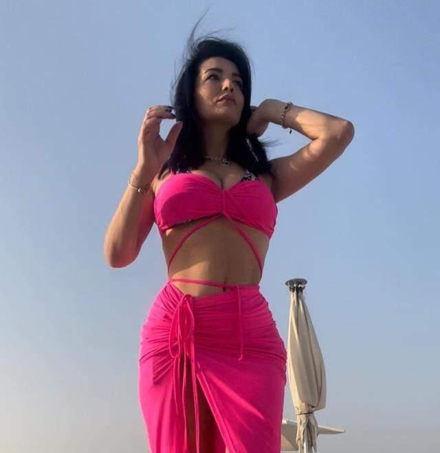 Kızlarını solladı! Aleyna Tilki'nin annesi, peş peşe bikinili pozlarını paylaştı