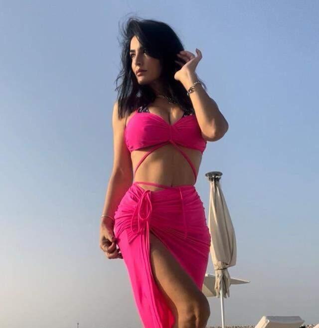 Kızlarını solladı! Aleyna Tilki'nin annesi, peş peşe bikinili pozlarını paylaştı