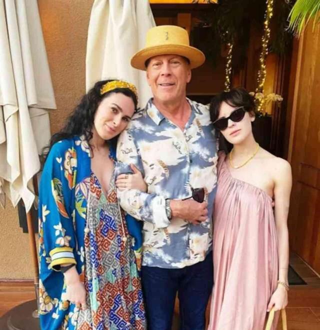 Demans ile mücadele eden oyuncu Bruce Willis'in karısı Emma Heming,15.evlilik yıldönümlerini duygusal bir fotoğrafla paylaşarak kutladı