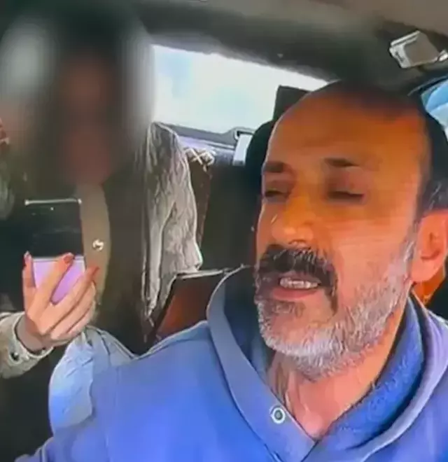 Taksi şoförü ücret tartışması yaşadığı kadın yolcu tarafından darbedildi