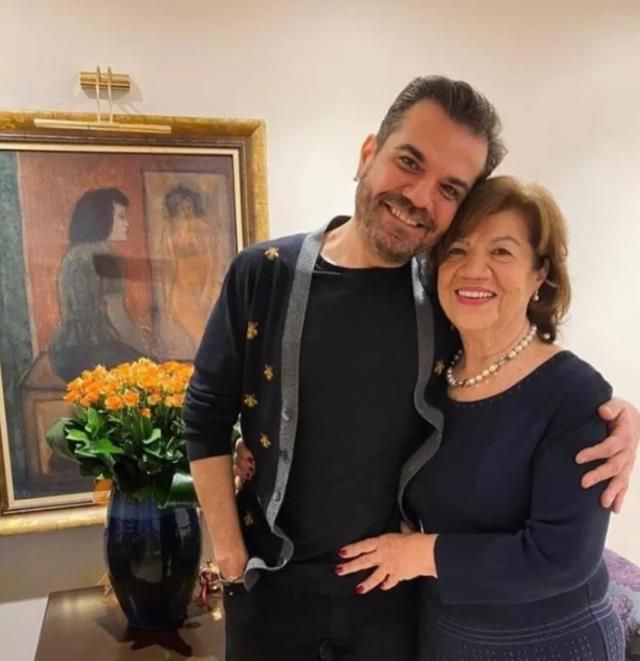 ÜNLÜ İSİMLERDEN ANNELER GÜNÜ MESAJLARI!
