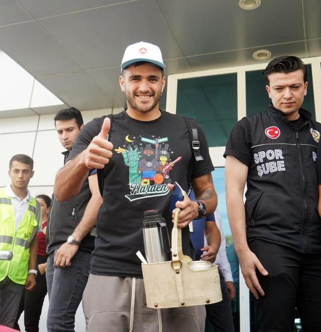 Maxi Gomez, Trabzonspor için İstanbul'da! Ahmet Ağaoğlu'na havalimanında Fenerbahçe soruldu