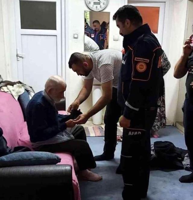 Hayatından endişe ediliyordu, komşunun bahçesinde uyurken bulundu