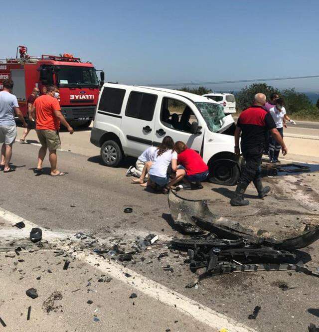 İki otomobil kafa kafa çarptı! Feci kazada 2 sürücü can verdi