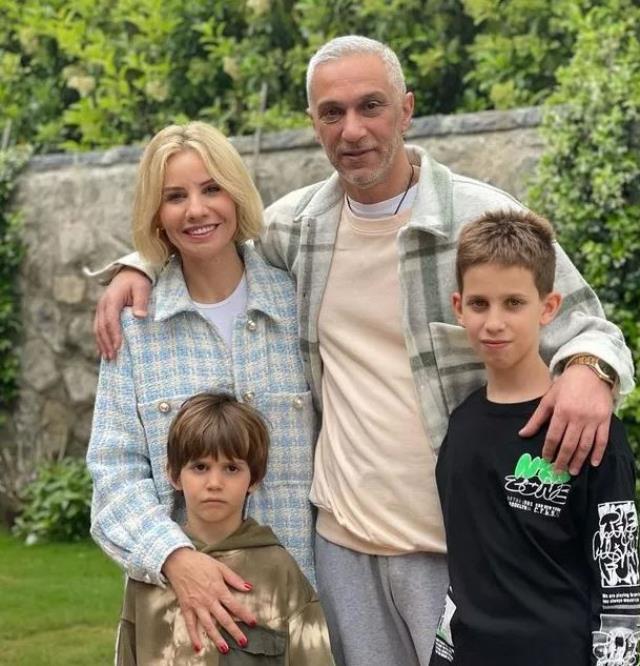 Ünlü sunucu Esra Erol, son paylaşımıyla sosyal medyayı kasıp kavurdu: Altını giymeyi unutmuşsun