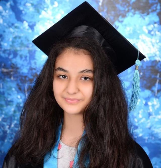 Bombalı saldırıda eski eşini ve kızını kaybeden oyuncu, olay yerinde gözyaşlarına boğuldu