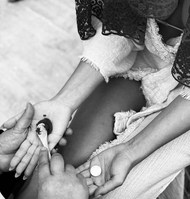 Oğuzhan Koç'la evlenecek olan Demet Özdemir, kına gecesinde gözyaşlarına boğuldu