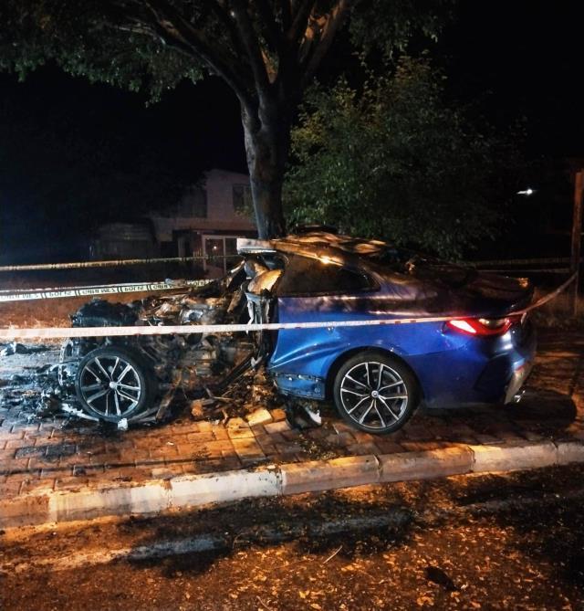 Yarışın sonu ölümle bitti! Ağaca çarpan lüks otomobilin içinde yanarak can verdi