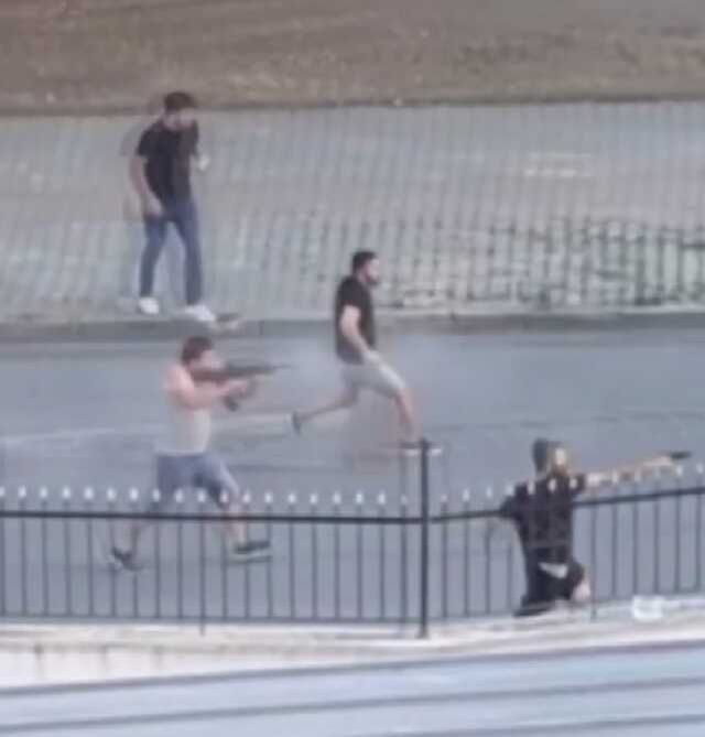 Esenyurt'ta Alkol Alanlarla Mahalleli Arasında Silahlı Kavga