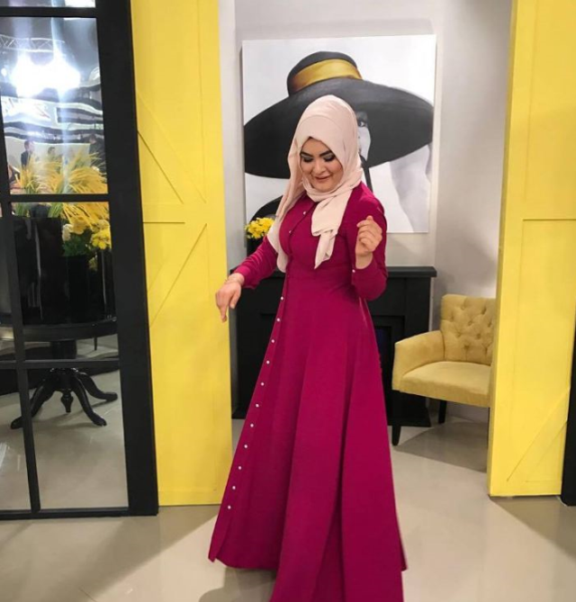 Tesettürden çıkan gelin adayı, dekolteli pozuna yapılan yorumlara isyan etti