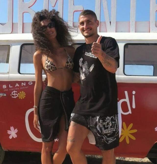 Marco Veratti ile model eşi Jessica Aidi, Ege'de aşka geldi! Birbirlerini öpücüklere boğdular