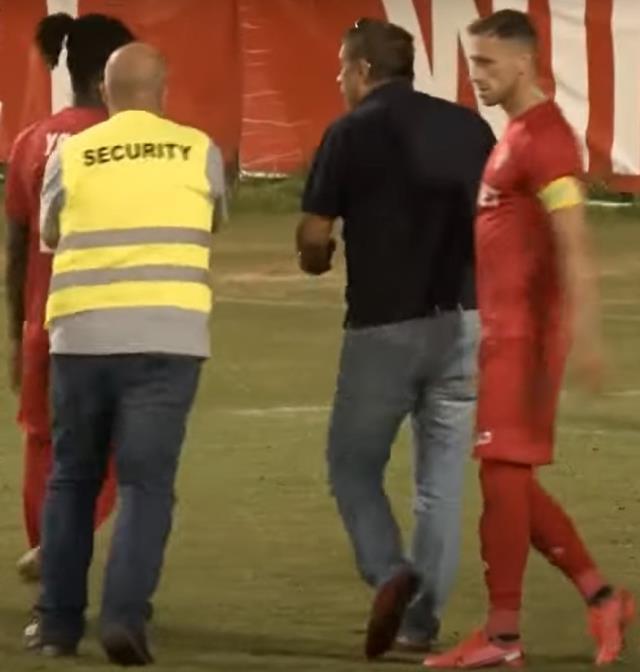 Çıldıran başkan penaltı atılacakken sahaya girdi! Sonrasında yaşananların tarihte örneği yok