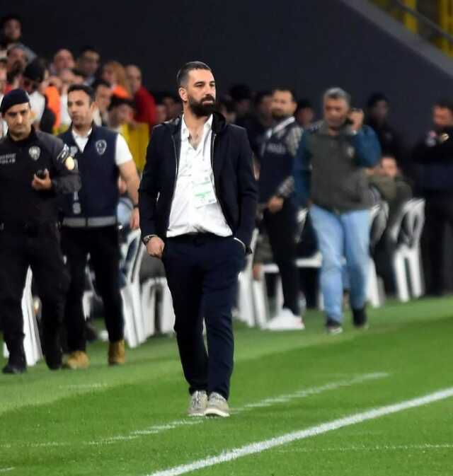 A Milli Takım'dan Eyüpspor'a! Arda Turan ayağının tozuyla ilk transferini yaptı