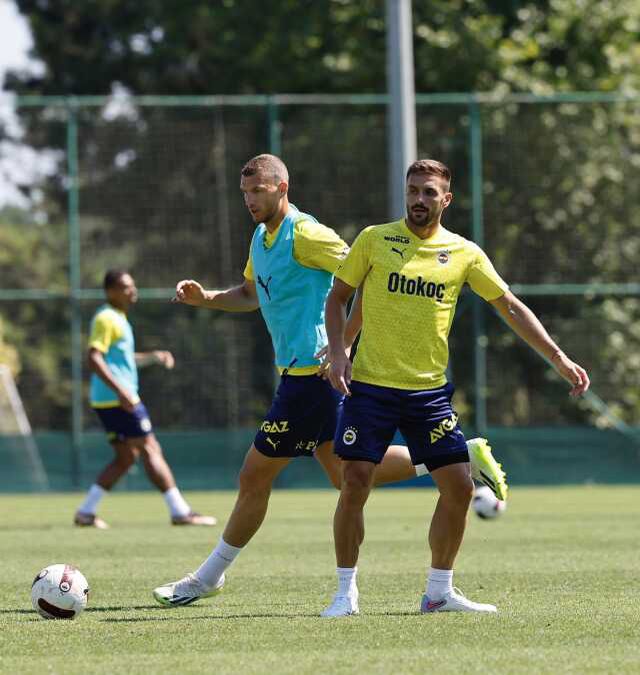 Tadic, Fenerbahçe ile ilk antrenmanına çıktı! Dünyaca ünlü futbolcuyu bakın kapıda kim karşıladı