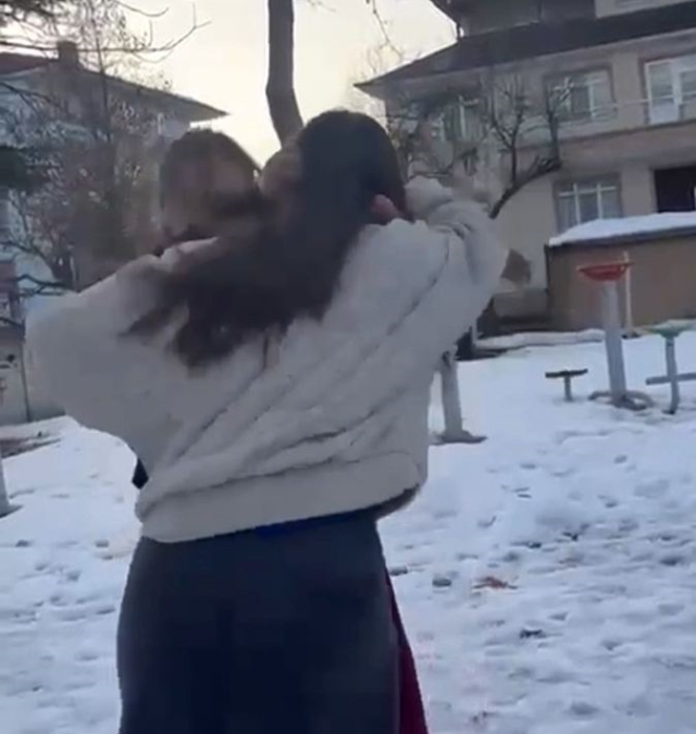 Kız grubundan kan donduran zorbalık! İstediklerini alamayınca şiddete başvurdular