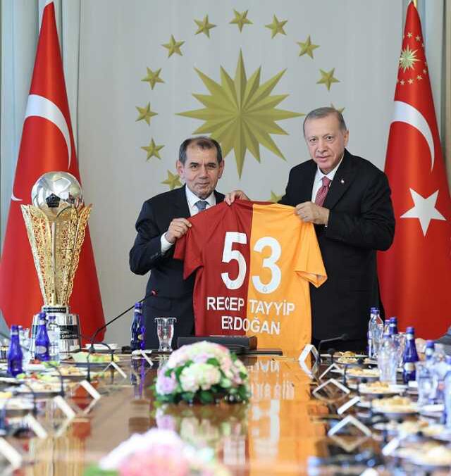 Şampiyon Galatasaray, Cumhurbaşkanı Recep Tayyip Erdoğan'ı ziyaret etti