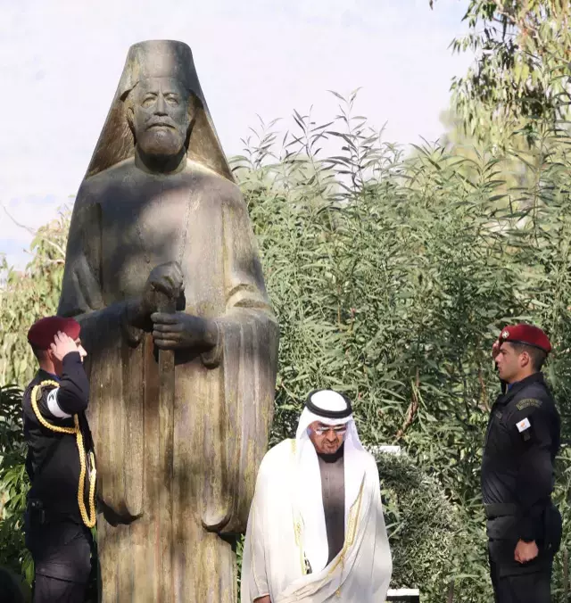 BAE Devlet Başkanı Al Nahyan, Türklerin katili 3. Makarios'un anıtına çelenk bıraktı