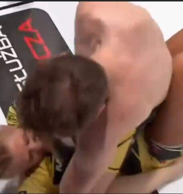 Kadın ve erkek sporcuyu dövüştürdüler! Ortaya çıkan görüntülere büyük tepki yağıyor