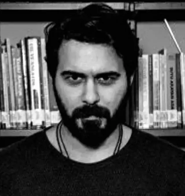 Kuzey Marmara Otoyolu''nda 4 araç birbirine girdi! Öğretim üyesi olay yerinde hayatını kaybetti