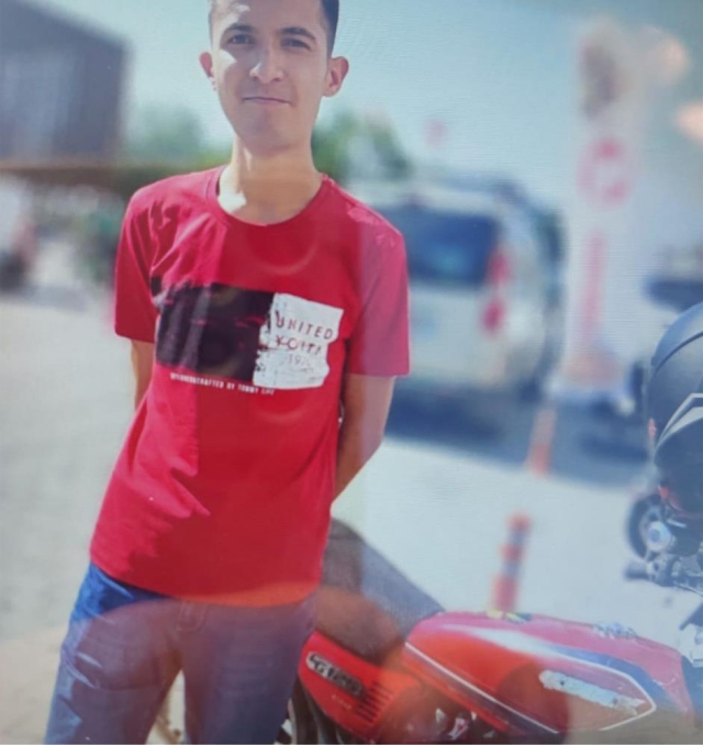 Böyle talihsizlik görülmedi! Bir kaç saniye arayla iki aracın altında kaldı