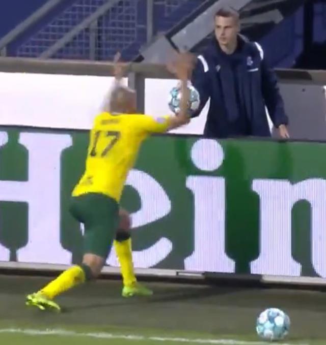 Burak Yılmaz'dan top toplayıcı çocuğa olay hareket! Ülke ayağa kalktı, jet hızında açıklama geldi