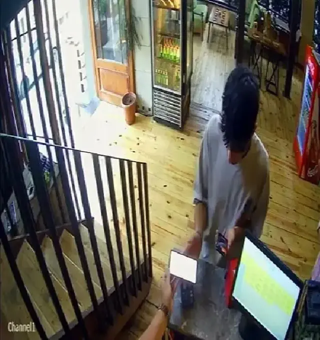 'Annemi arayacağım' diyerek cep telefonunu aldı: Banka hesabında ne var ne yok hepsini kendine gönderdi