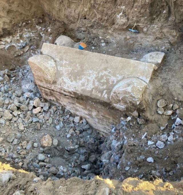 İnşaat kazısında Roma dönemine ait lahit bulundu