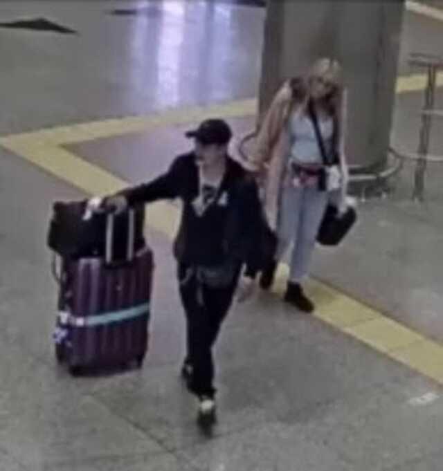 İzmir Adnan Menderes Havalimanında 2 kişide yutulmuş ve vücut boşluklarına gizlenmiş uyuşturucu bulundu